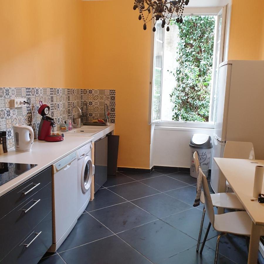 Appartement Intra Muros 8 Personnes Climatise Wifi Stationnement Facile Avignon Exterior foto