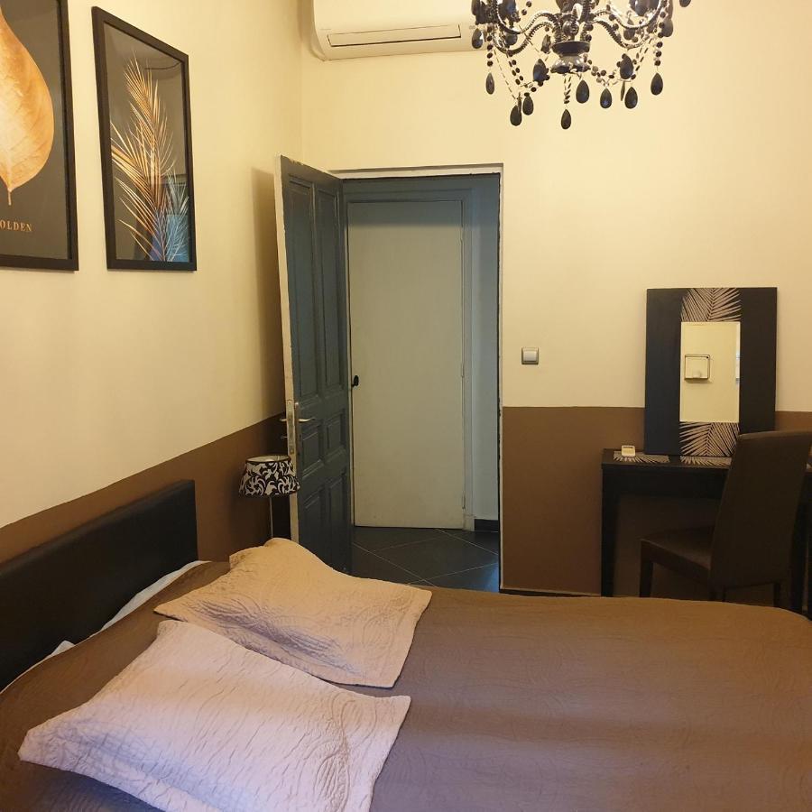 Appartement Intra Muros 8 Personnes Climatise Wifi Stationnement Facile Avignon Exterior foto