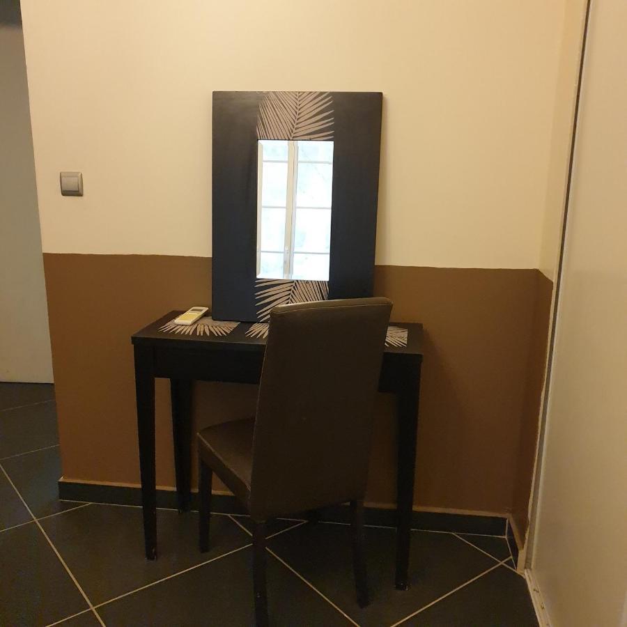 Appartement Intra Muros 8 Personnes Climatise Wifi Stationnement Facile Avignon Exterior foto